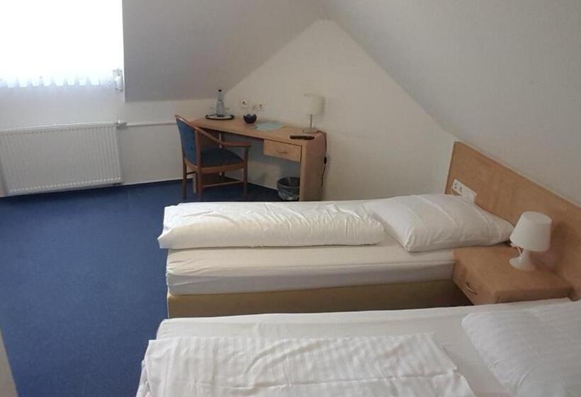 חדר אקונומי לשלושה, Sorella