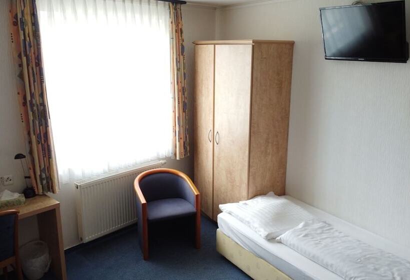 חדר קלאסי לשלושה, Sorella