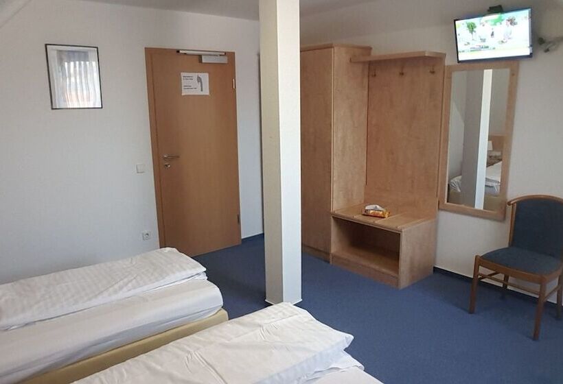 חדר אקונומי לשלושה, Sorella