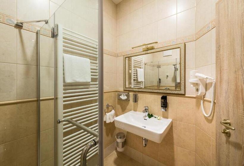 컴포트 룸, Rebstock