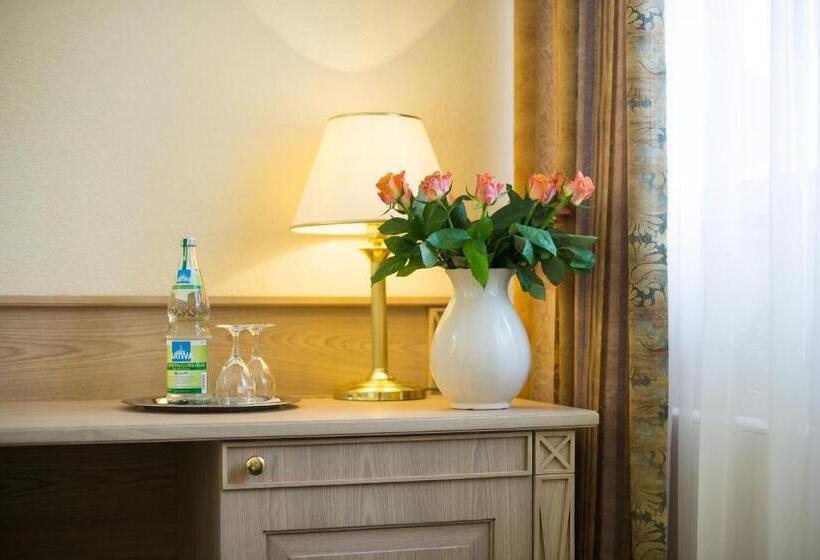 컴포트 룸, Rebstock