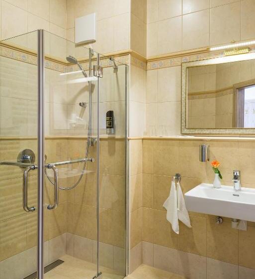 컴포트 룸, Rebstock