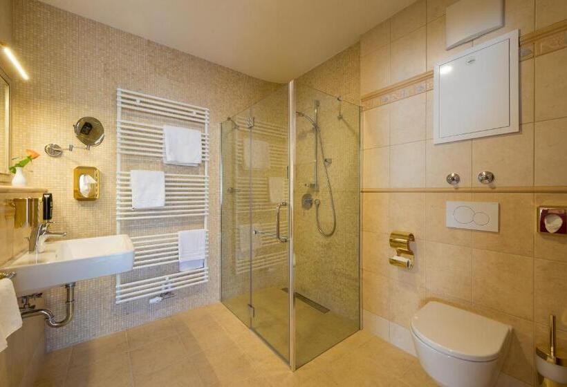 테라스 주니어 스위트, Rebstock