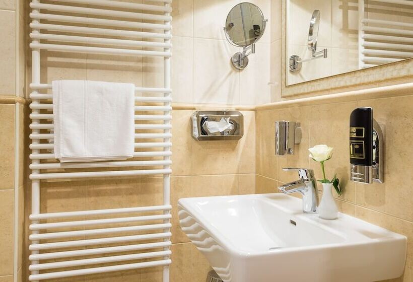 컴포트 룸, Rebstock