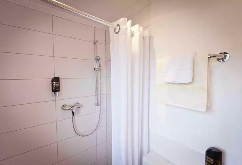 Standard Yhden Hengen Huone, Spies