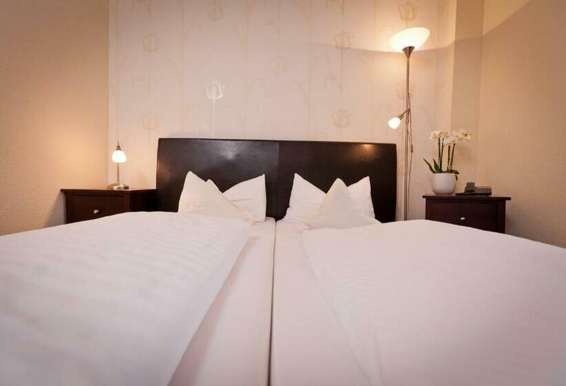 스탠다드 룸, Spies