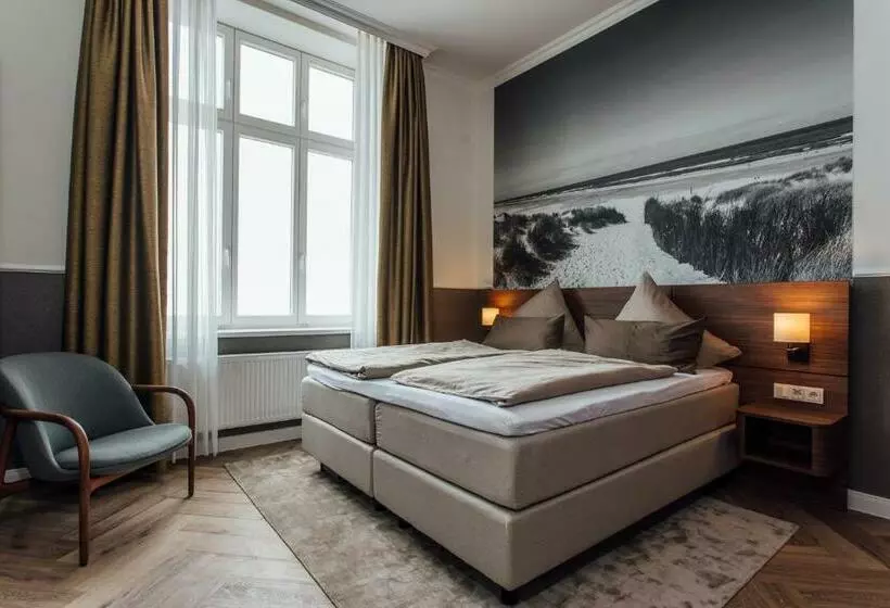 Sviitti Merinäkymä, Strandhotel Hohenzollern