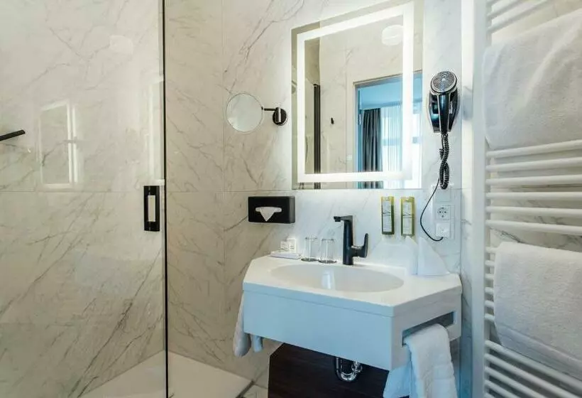Standard-huone Sivuttainen Merinäkymä, Strandhotel Hohenzollern