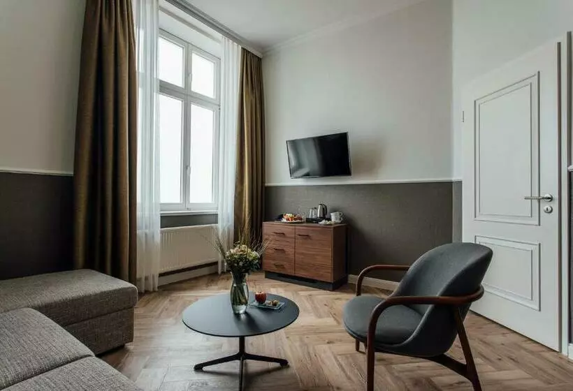 Sviitti Merinäkymä, Strandhotel Hohenzollern