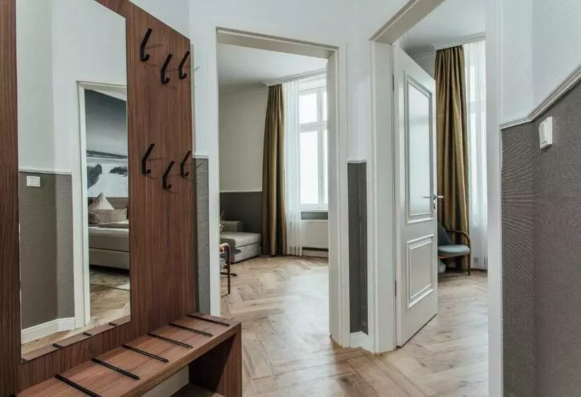 Sviitti Merinäkymä, Strandhotel Hohenzollern