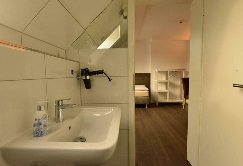 스탠다드 싱글 룸, Weinert