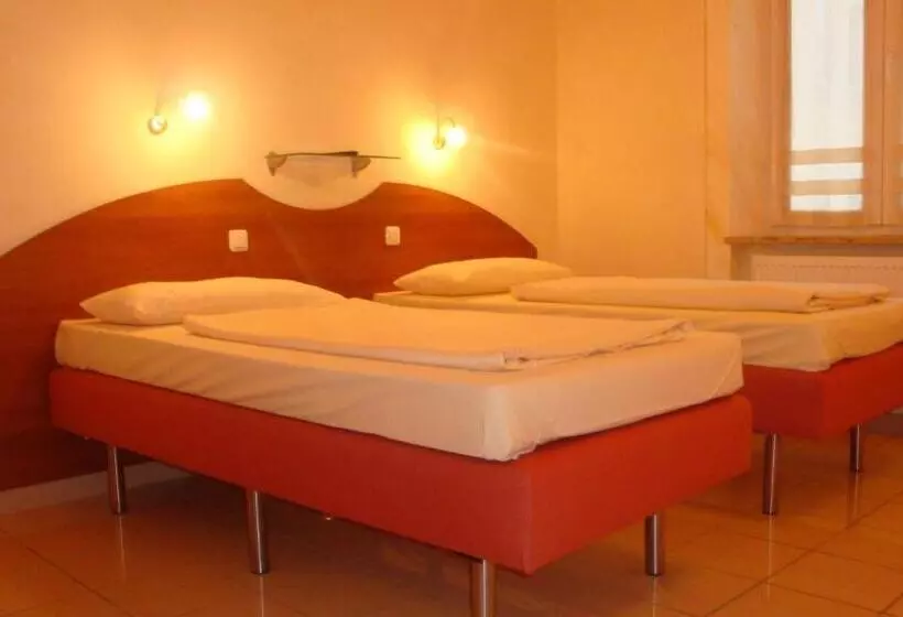 スタンダード４人部屋, Stadthotel Passau