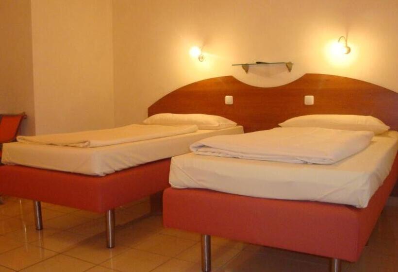 スタンダード４人部屋, Stadthotel Passau