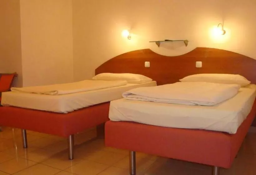スタンダード４人部屋, Stadthotel Passau