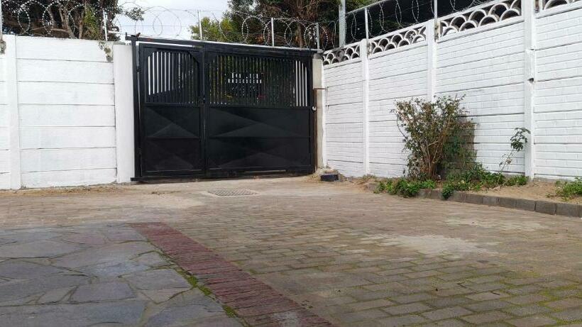 غرفة قياسية, Ojong S Court Kraaifontein