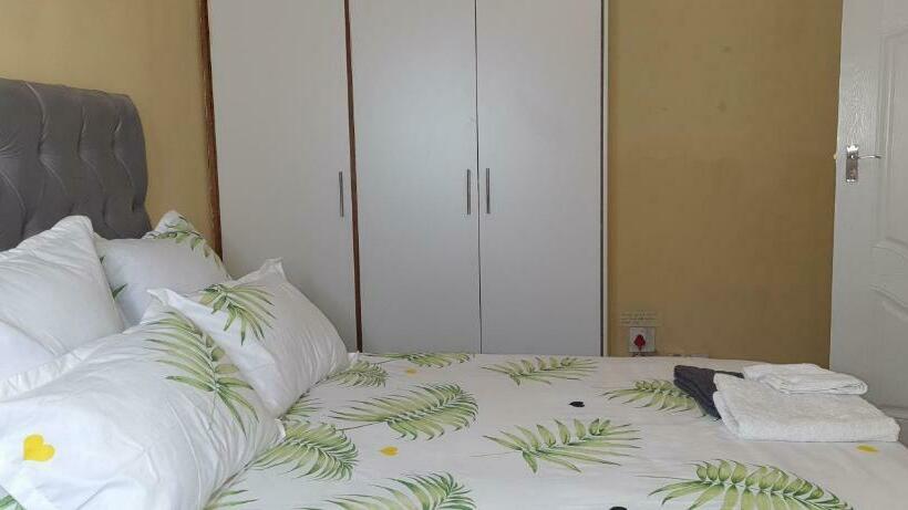 غرفة قياسية, Ojong S Court Kraaifontein