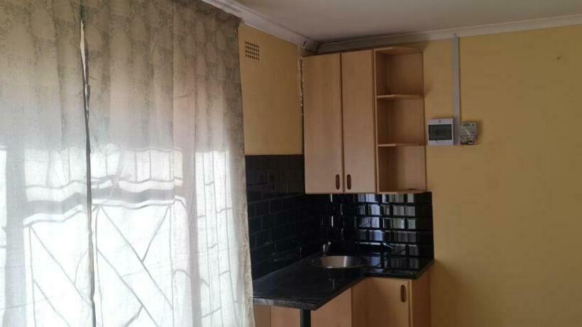 غرفة قياسية, Ojong S Court Kraaifontein