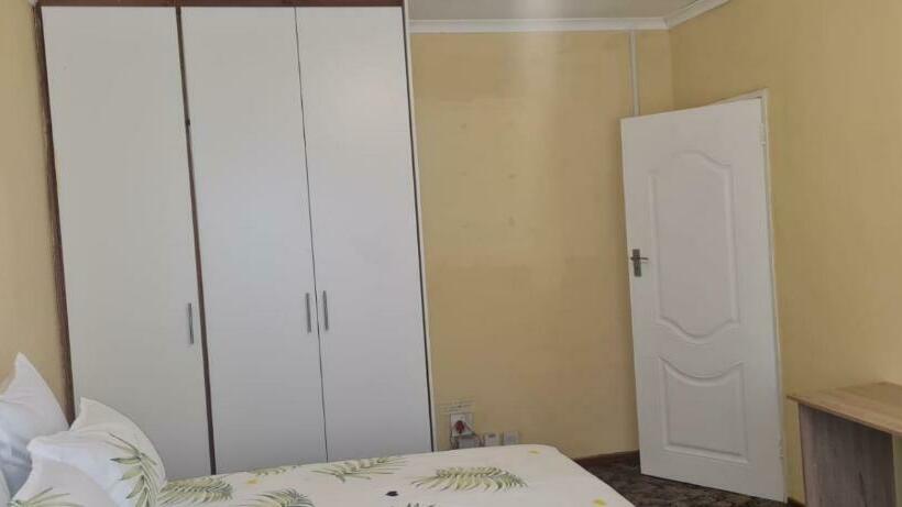 غرفة قياسية, Ojong S Court Kraaifontein