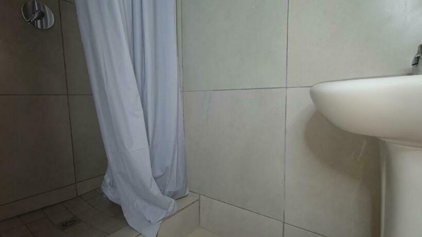 غرفة قياسية, Ojong S Court Kraaifontein