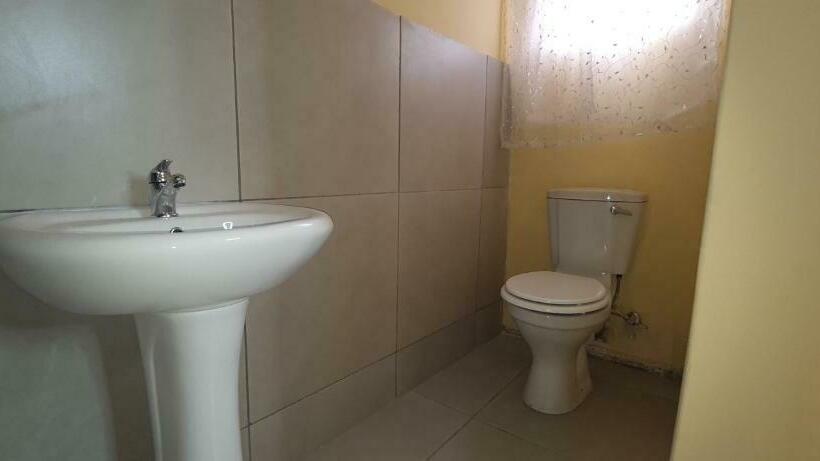 Номер Стандарт, Ojong S Court Kraaifontein