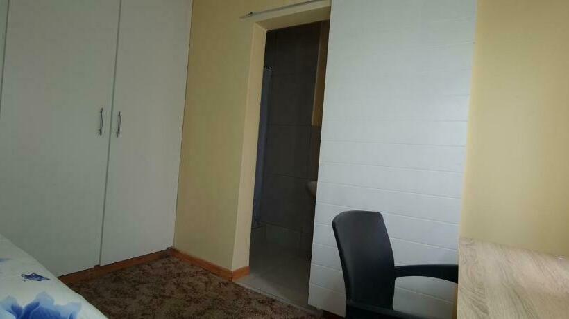 غرفة قياسية, Ojong S Court Kraaifontein