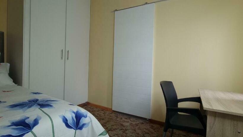 غرفة قياسية, Ojong S Court Kraaifontein