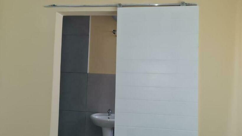 غرفة قياسية, Ojong S Court Kraaifontein