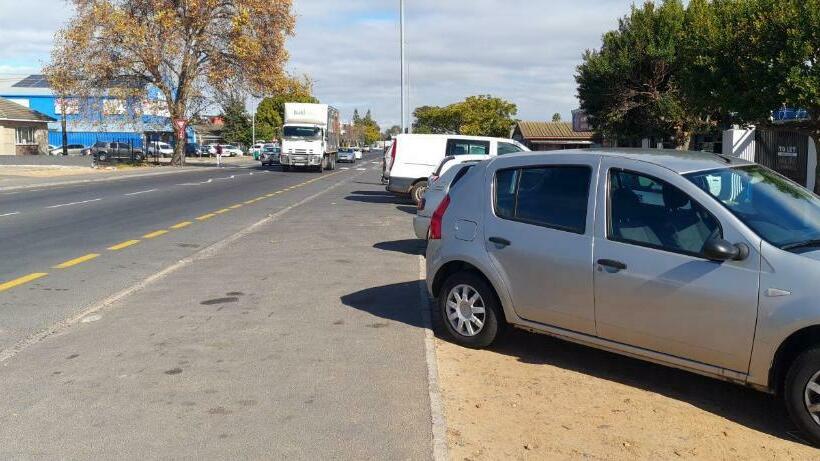 غرفة قياسية حمام مشترك, Ojong S Court Kraaifontein