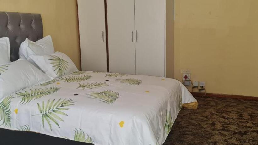 غرفة قياسية, Ojong S Court Kraaifontein