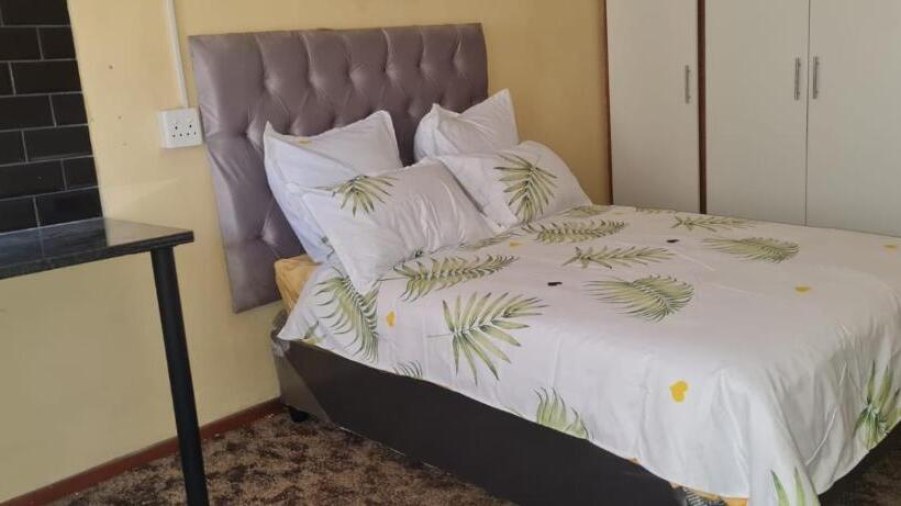 غرفة قياسية, Ojong S Court Kraaifontein