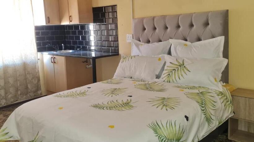 غرفة قياسية, Ojong S Court Kraaifontein