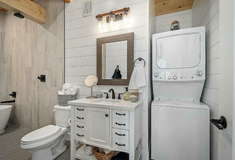 غرفة قياسية سرير كينج, Whispering Pines   Lakeside