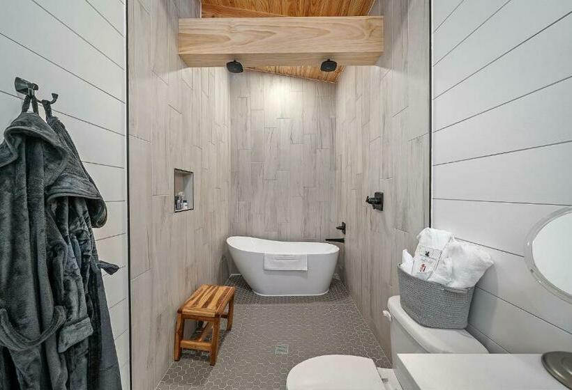 غرفة قياسية سرير كينج, Whispering Pines   Lakeside