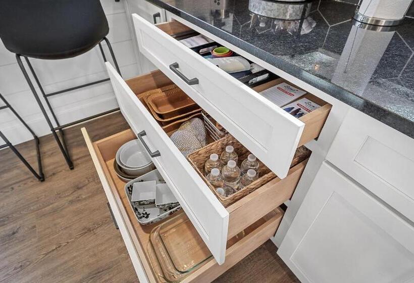 غرفة قياسية سرير كينج, Whispering Pines   Lakeside