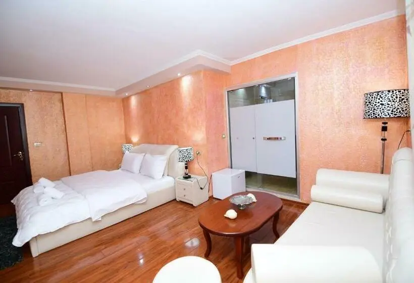 Balkonlu Süit, Zobo