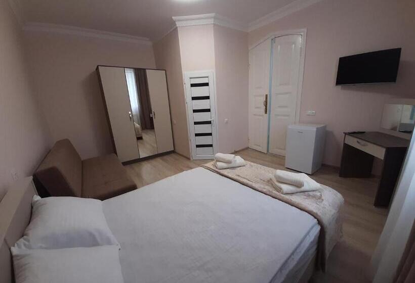 اتاق خانوادگی, Vernatun Guest House