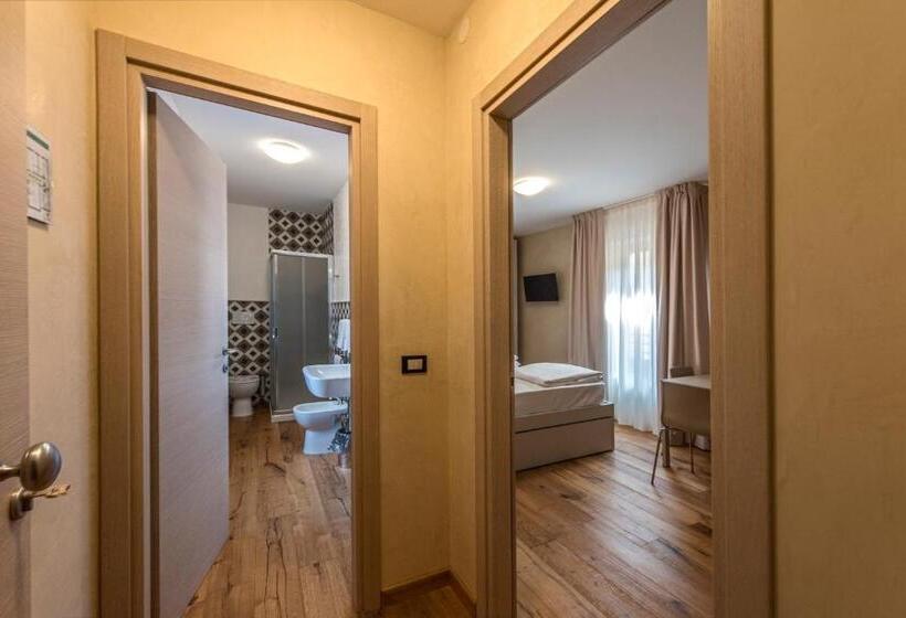 Номер Стандарт Трехместный, La Blave Rooms