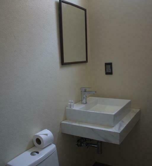 スタンダードルーム, Guitarra Inn