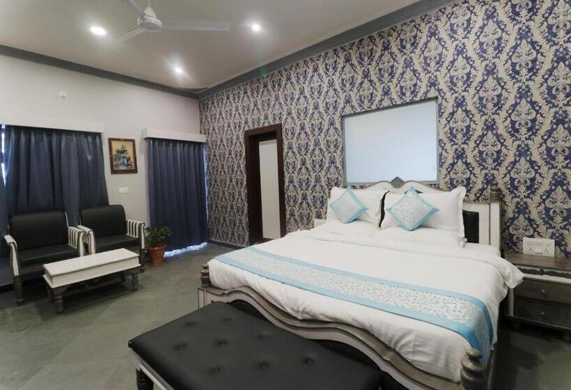 キングサイズベッドのスーペリアルーム, Keshav Resort