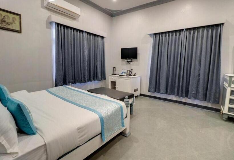 キングサイズベッドのスーペリアルーム, Keshav Resort