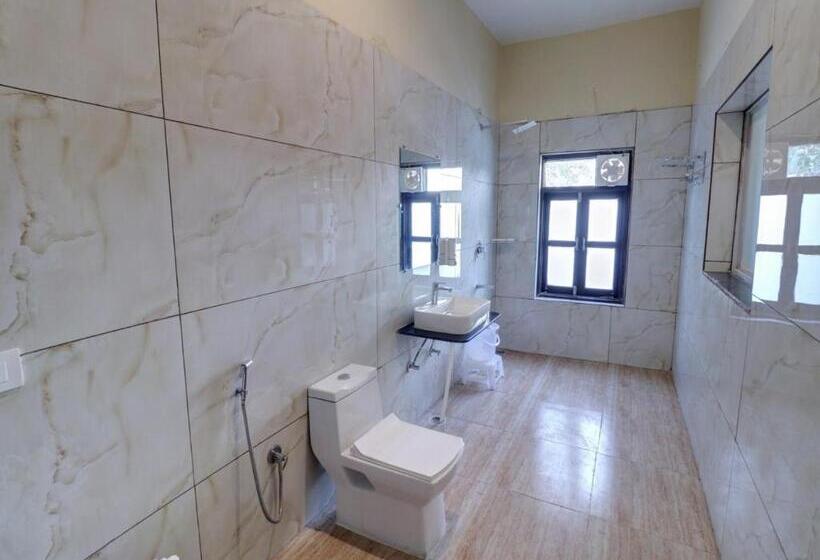 キングサイズベッドのスーペリアルーム, Keshav Resort