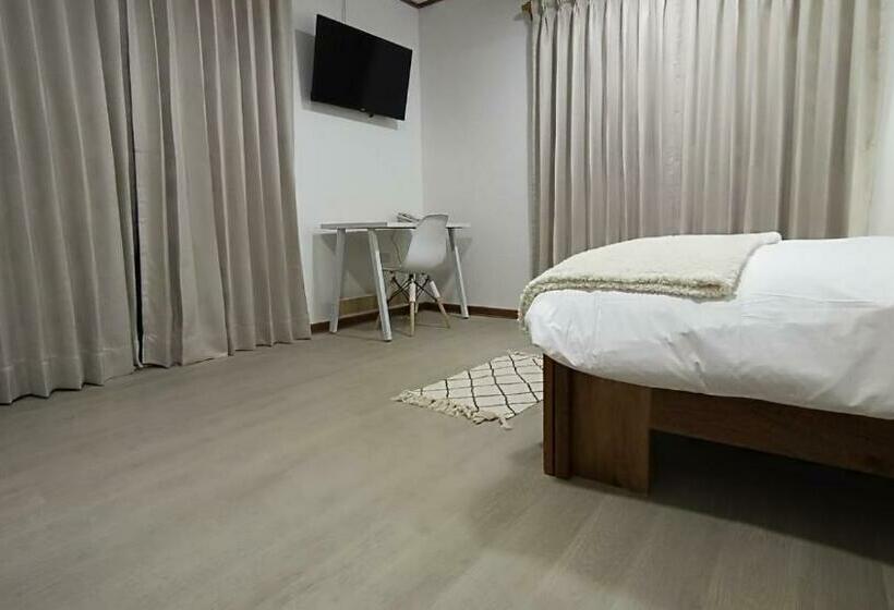 غرفة أساسية, Aural