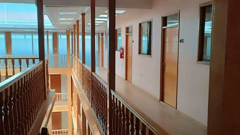 اتاق اکونومی, Aural