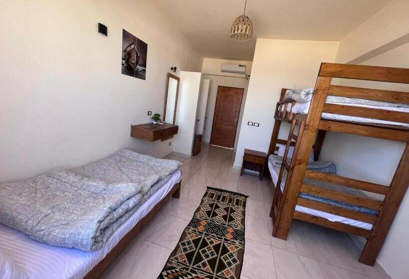 اتاق سه نفره دلوکس با چشمانداز دریا, Tree House Dahab