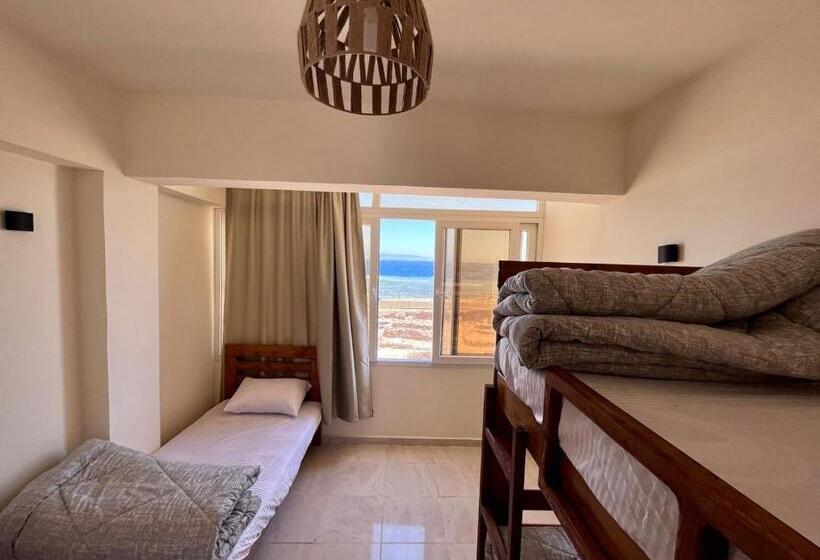 اتاق سه نفره دلوکس با چشم‌انداز دریا, Tree House Dahab