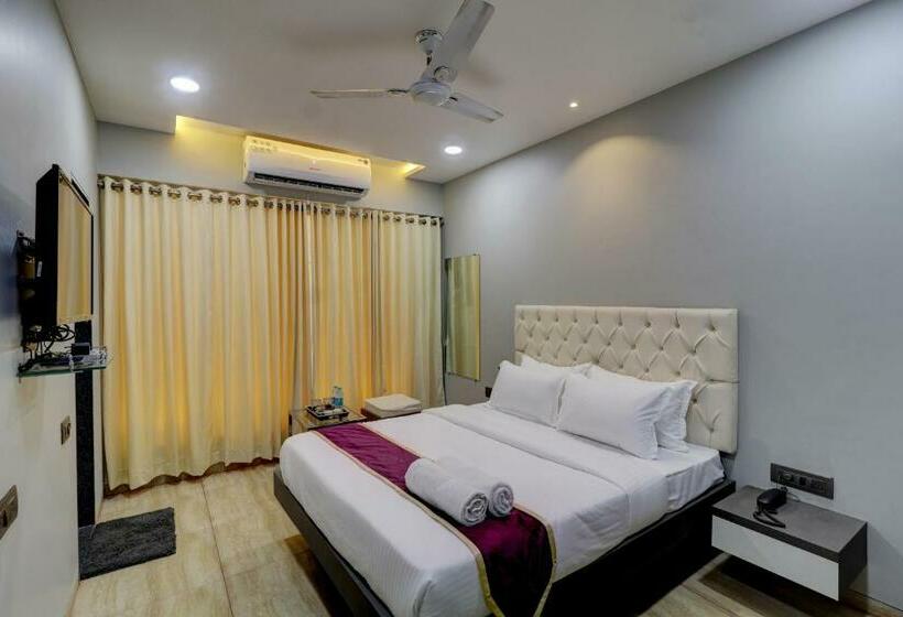 Номер Deluxe, Fabhotel Grand Inn I   Ttc Industrial Area, Dighe
