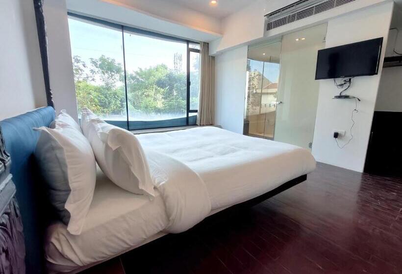 Deluxe-huone King-vuode, The Sky Imperial Hotel Yahvi