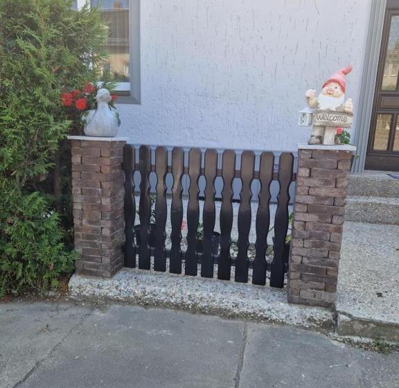 标准工作室, Pension Valentina