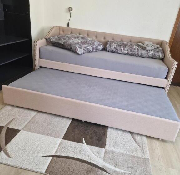 标准工作室, Pension Valentina