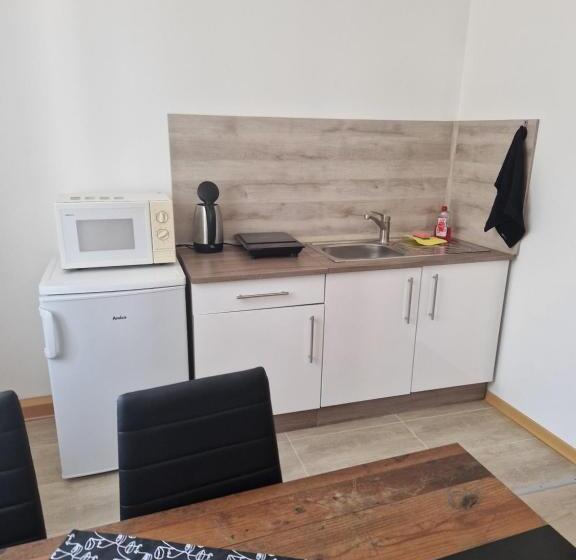 标准工作室, Pension Valentina